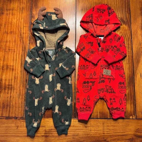 Carter's & Simple Joys Newborn Set of 2‎ Fleece Sleepers Red and Green - Picture 1 of 4